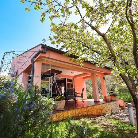 Holiday Home Cvita Sukosan Luaran gambar