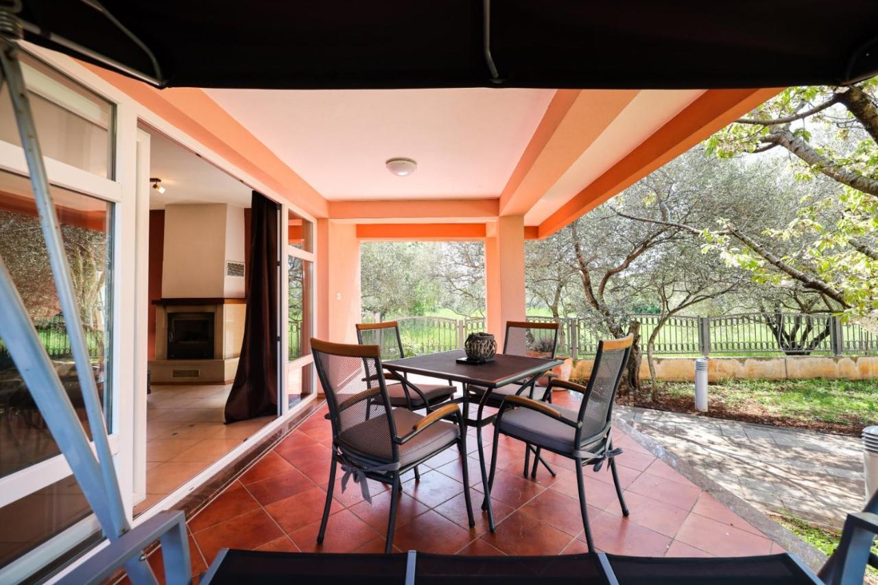 Holiday Home Cvita Sukosan Luaran gambar
